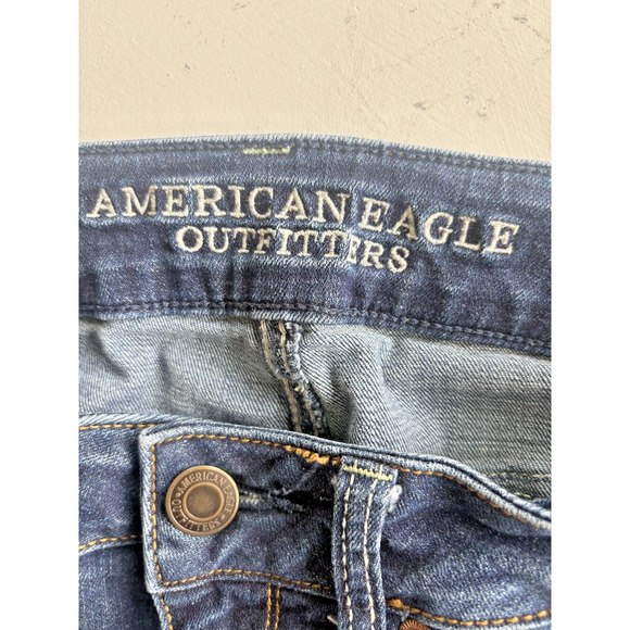 American Eagle Straight Super Stretch Size 8 Whiskered Blue Jeans Women's - Picture 4 of 5